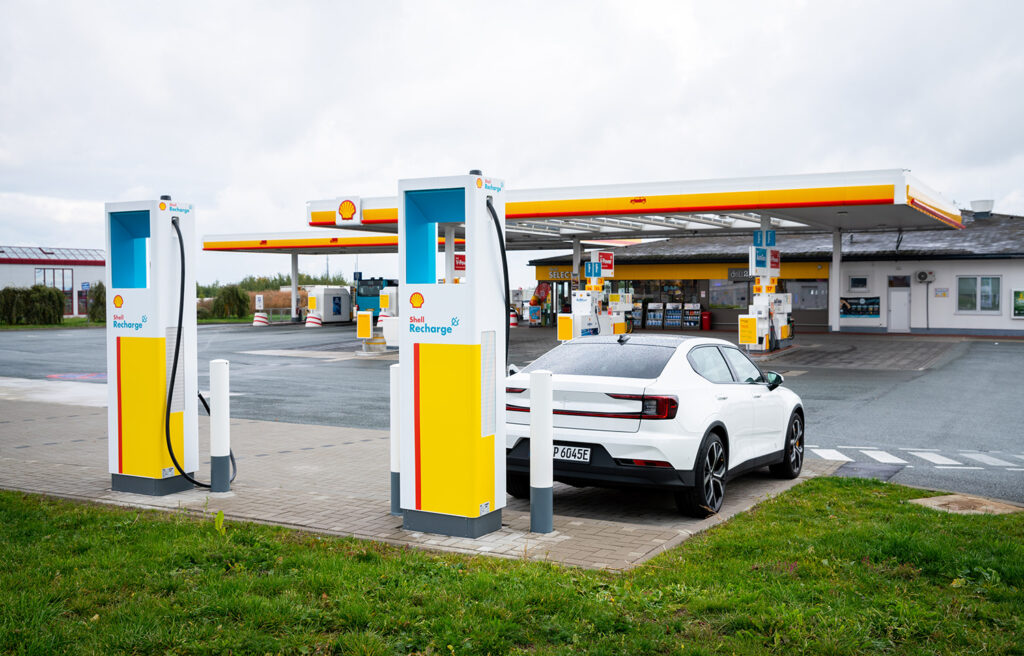 ABB unterstützt Shell beim Aufbau weltweiter Ladeinfrastruktur für Elektrofahrzeuge
