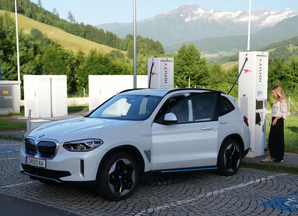 BMW iX3 fahrfreude cc