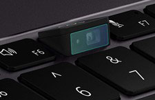 Schlechte Karten für Hacker: Die Webcam ist hier versenkbar in der Tastatur eingelassen.