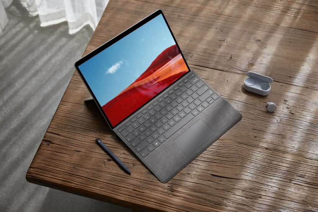 Microsoft Surface Pro X. Ultimativer Leichtbau: Ohne Ansteck-Keyboard wiegt Microsofts 2-in-1 Detachable gerade einmal 0,774 kg.