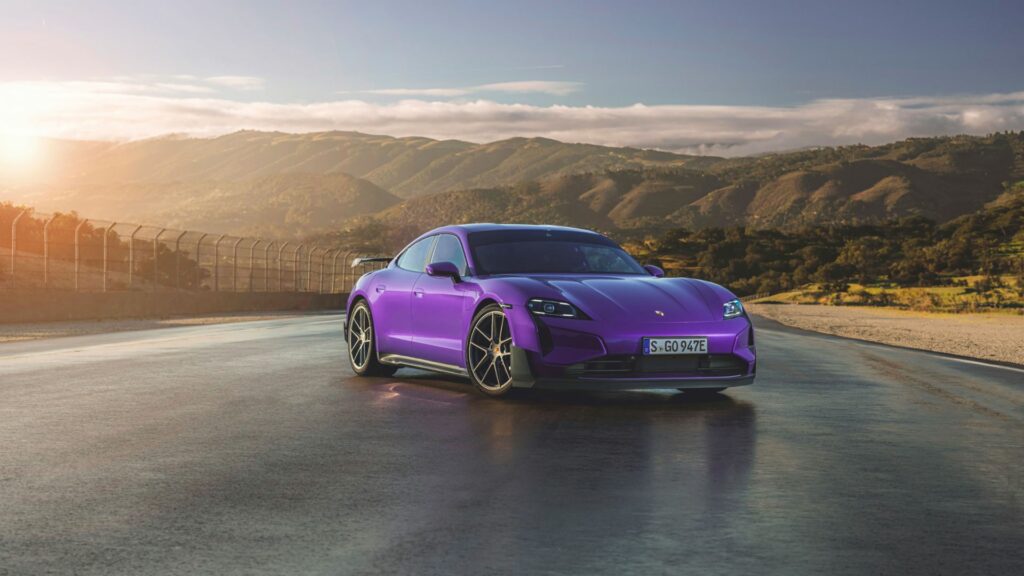 Porsche AG mit starker Performance und beispielloser Produktoffensive
