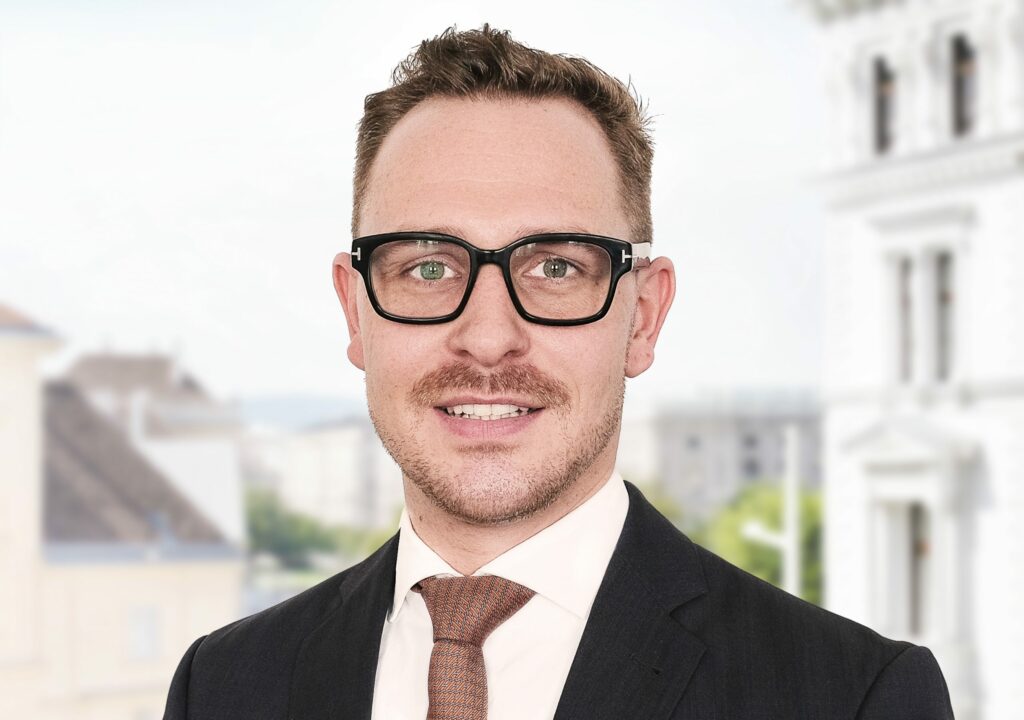 Zweifache Verstärkung für das Investment-Consulting-Team der Hudej Zinshäuser Gruppe am Standort in Wien: Peter Weinmann (29) wird vor allem Privatkunden betreuen, Johannes Jirovec (25) ist für den Aufbau von Geschäftspartnerschaften zuständig.