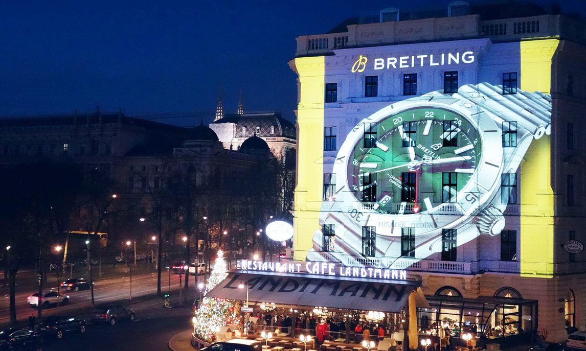 Kollektionspräsentation von Breitling bringt Passanten zum Staunen