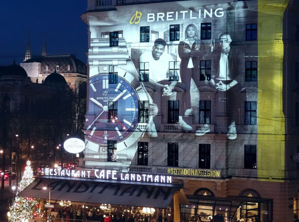Kollektionspräsentation von Breitling bringt Passanten zum Staunen
