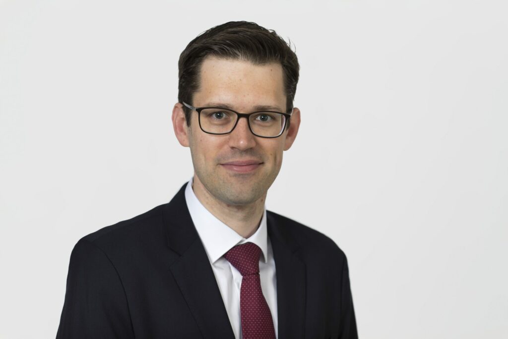 Mag. Georg Kretschmer MSc MRICS (42) wurde vor kurzem Teamleiter fr Capital Markets bei OTTO Immobilien. In seiner neuen Aufgabe als Teamleiter Capital Markets liegt der Schwerpunkt auf der Transaktionsberatung von nationalen und internationalen Investoren, seine persnliche Expertise ist das Segment Wohninvestment.