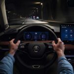 Sicherheit mit LED-Matrix-Scheinwerfer Die neuen LED-Matrix-Scheinwerfer in Superb du Kodiaq bestehen aus 36 Leuchtelementen, die sich einzeln an- und abschalten lassen. Dadurch können sie den Gegenverkehr punktgenau ausblenden, während alle anderen Sichtbereiche weiterhin mit Fernlicht bestrahlt werden. Das verspricht bis zu 40 Prozent mehr Lichtausbeute und damit deutlich verbesserte Sicherheit. Superb Combi – Jetzt konfigurieren! (skoda.at) Kodiaq – Jetzt konfigurieren! (skoda.at) Symbolfotos. Verbrauch: 0,4-8,5 l/100 km. Stromverbrauch: 15,7-23,8 kWh/100 km. CO2-Emission: 8-193 g/km. 1 Die Boni sind unverb., nicht kart. Nachlässe inkl. NoVA und 20% MwSt. Die 4.500,– Euro setzen sich zusammen aus 2.500,– Euro Porsche Bank Finanzierungs-Bonus, 1.000,– Euro Versicherungs-Bonus (bei Abschluss einer KASKO Versicherung) und 1.000,– Euro Service-Bonus (bei Abschluss eines Service- oder Wartungsproduktes). Aktionen gültig bei Neubestellung vom 02.05.2024 bis 30.06.2024 (Kaufvertrags-/Antragsdatum). Mindestlaufzeit 36 Monate. Mindest-Nettokredit 50% vom Kaufpreis. Privatkundenangebot. Ausgenommen Sonderkalkulationen für Flottenkunden und Behörden.
