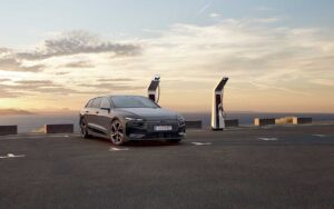 Der Audi A6 Avant e-tron – Für die Zukunft gemacht. Mit dem Audi A6 Avant e-tron führt Audi eine neue Ära der Elektromobilität ein: ein vollelektrischer Kombi, der in Leistung, Technologie und Reichweite neue Maßstäbe setzt. Das Design bleibt vertraut, während die Technik zukunftsweisend ist.