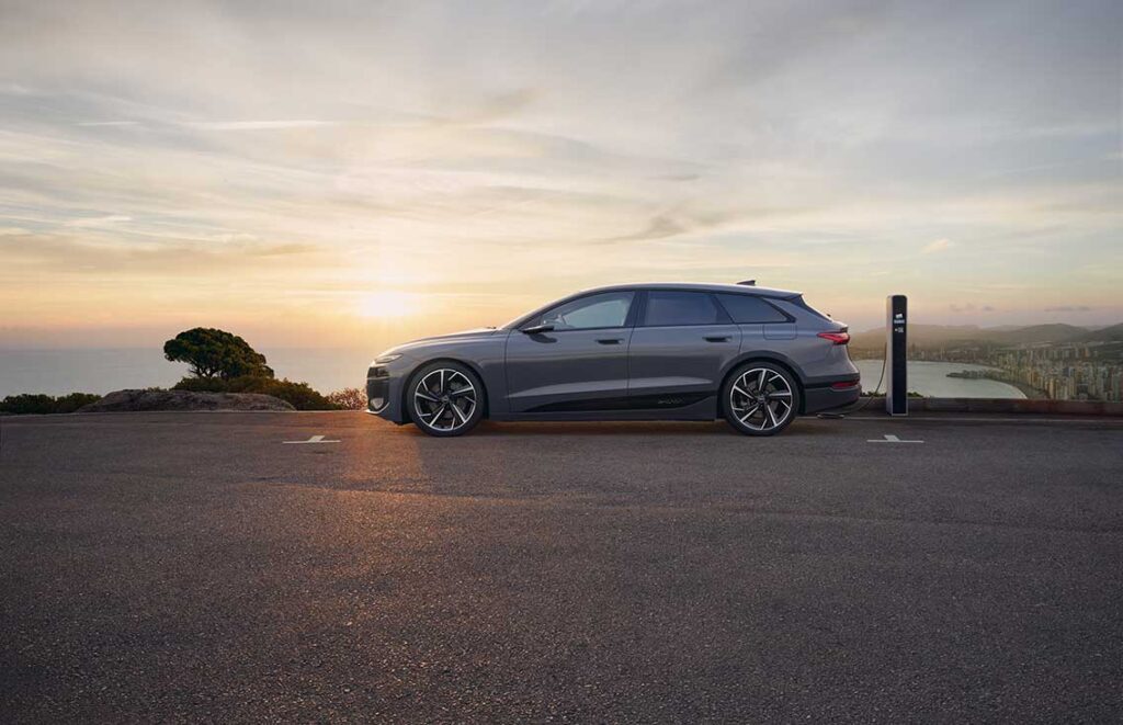 Der Audi A6 Avant e-tron – Für die Zukunft gemacht. Mit dem Audi A6 Avant e-tron führt Audi eine neue Ära der Elektromobilität ein: ein vollelektrischer Kombi, der in Leistung, Technologie und Reichweite neue Maßstäbe setzt. Das Design bleibt vertraut, während die Technik zukunftsweisend ist.