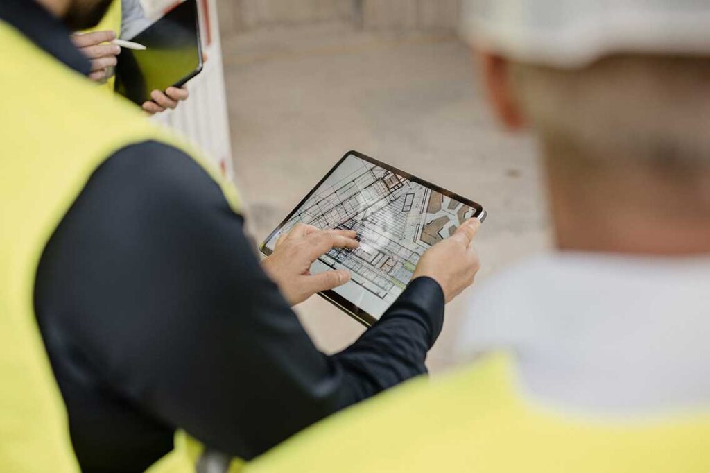 Die HABAU GROUP versteht sich als agiler Komplettanbieter. Von Hoch- und Tiefbau über Pipelinebau, Stahlbau und Stahlbauanlagen bis hin zu Holz- und Untertagebau bündelt der Konzern alle Bauleistungen unter einem Dach.