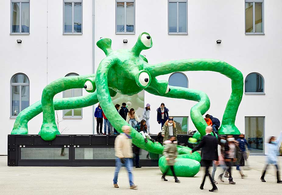 Sophie Thorsen "Ballspielwände", 2015
BRG Kremszeile
