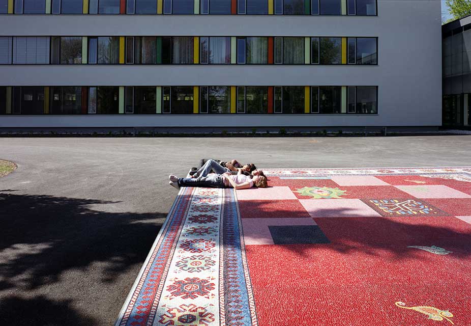 20 Jahre BIG ART Seit mittlerweile zwei Jahrzehnten vereint die Bundesimmobiliengesellschaft (BIG), unter dem Titel „Kunst & Bau“, zwei Disziplinen, die den öffentlichen Raum auf besondere Weise prägen: Architektur und Kunst.