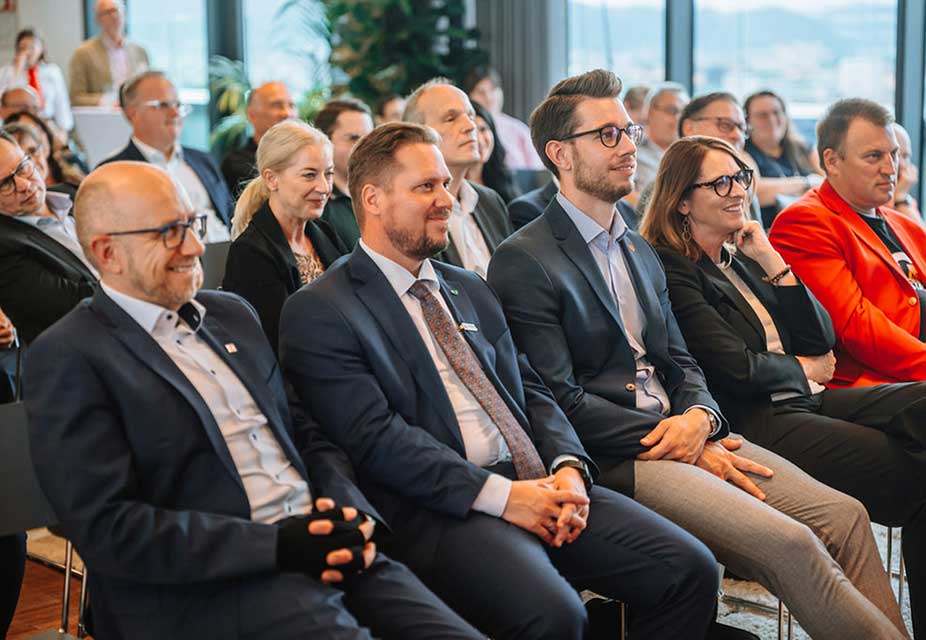 30 Jahre digitale Erfahrung treffen auf Zukunftsvision: Die Kleine Zeitung lädt zur Podiumsdiskussion zur Digitalen Transformation ein. Jetzt anmelden und inspirierende Einblicke erleben!