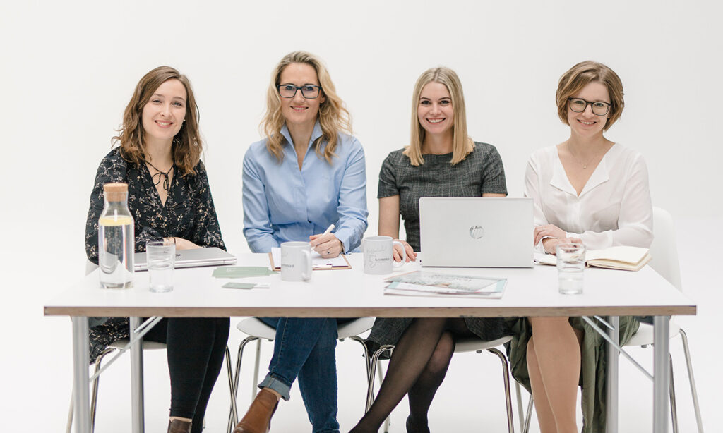 komma4 – Wir machen LinkedIn nicht hübsch. Wir machen es authentisch.