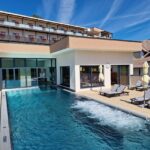 PUCHASPLUS KUKMIRN: Natur - Mensch - Stille Urlaub im Grünen, großzügige XXL-Genusszimmer und eine 2600 m2 großen Wellnessoase mit Saunaparadies laden dazu ein, Körper und Seele zur Ruhe kommen zu lassen. Ein Gesundheitsurlaub, der Entspannung schenkt und gleichzeitig kulinarisch verwöhnt.