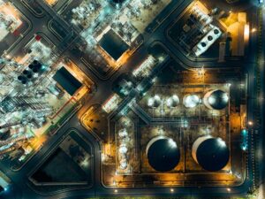 Wir bei Aon Austria erleben aktuell einen Wandel im Risk Engineering. Die klassische Schadensprävention tritt zunehmend in den Hintergrund und wird durch innovative und vorausschauende Methoden ergänzt. Dazu zählen moderne Datenanalysen, branchenspezifisches Benchmarking sowie das Durchspielen von Szenarien im Rahmen von Simulationsmodellen