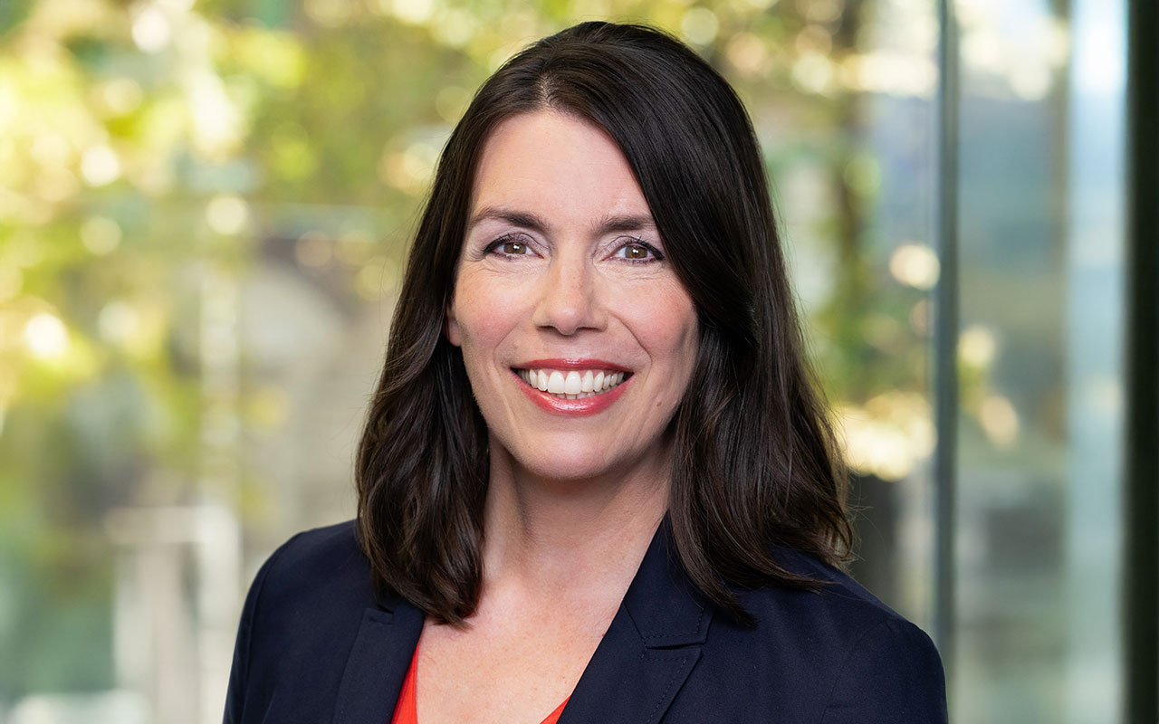 Unternehmen und Führungskräfte priorisieren intergenerative Zusammenarbeit