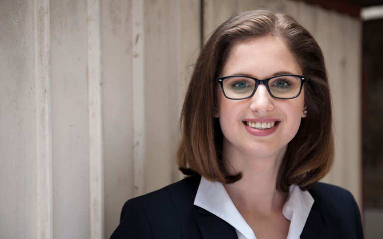 Verblassen ambitionierte Wahlversprechen im politischen Alltag?