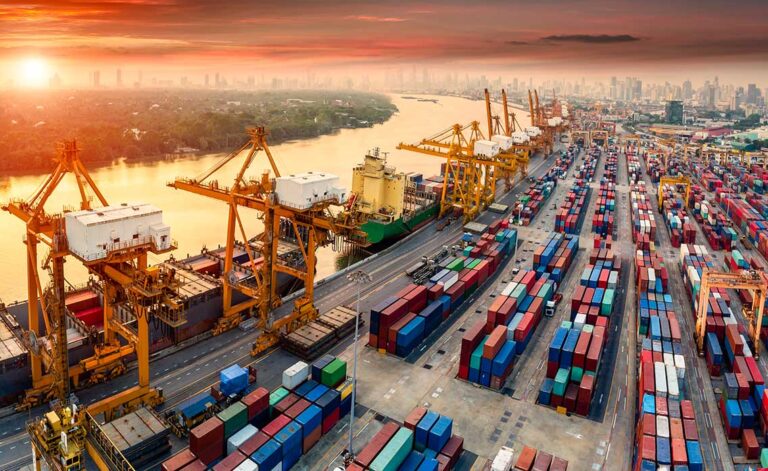 Kredit- und Garantieversicherungen sind aktuell gefragter denn je: Sie helfen, Forderungsausfälle von Abnehmern abzusichern und schützen damit nicht nur einzelne Stakeholder, sondern die gesamte Lieferkette. Auch Risikoentscheidungen der Versicherungen erfolgen auf Basis dynamischer Bonitätsentwicklungen, die Aon als Marktführer in der Working-Capital-Beratung in Echtzeit verfolgt.