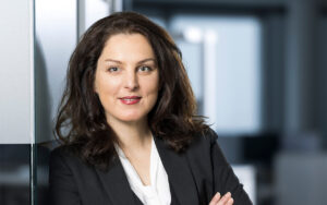 Führungskräfte setzen zusehends auf pragmatische KI-Strategien