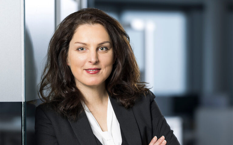 Führungskräfte setzen zusehends auf pragmatische KI-Strategien