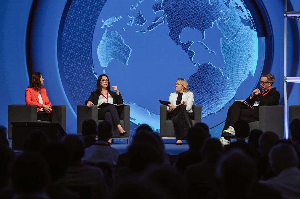 Genau hier setzt der Exporttag 26 an Am 28. Mai wird die Wirtschaftskammer Österreich in Wien erneut zum Treffpunkt für international orientierte Unternehmen. Der Exporttag ist keine reine Informationsveranstaltung, sondern eine Plattform, die dabei unterstützt, aus globalen Entwicklungen konkrete Strategien abzuleiten – kompakt, praxisnah und kostenlos zugänglich.