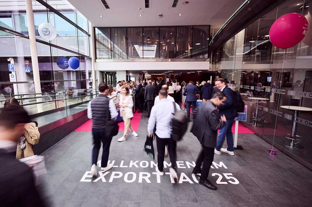 Am 28. Mai wird die Wirtschaftskammer Österreich in Wien erneut zum Treffpunkt für international orientierte Unternehmen. Der Exporttag ist keine reine Informationsveranstaltung, sondern eine Plattform, die dabei unterstützt, aus globalen Entwicklungen konkrete Strategien abzuleiten – kompakt, praxisnah und kostenlos zugänglich.