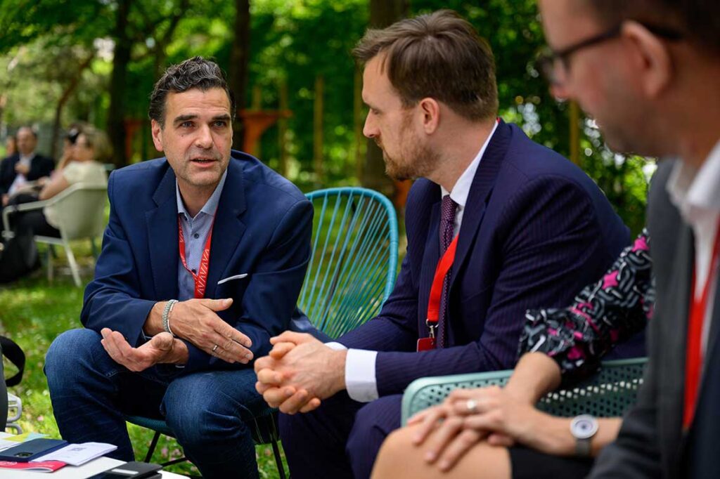 Am 28. Mai wird die Wirtschaftskammer Österreich in Wien erneut zum Treffpunkt für international orientierte Unternehmen. Der Exporttag ist keine reine Informationsveranstaltung, sondern eine Plattform, die dabei unterstützt, aus globalen Entwicklungen konkrete Strategien abzuleiten – kompakt, praxisnah und kostenlos zugänglich.