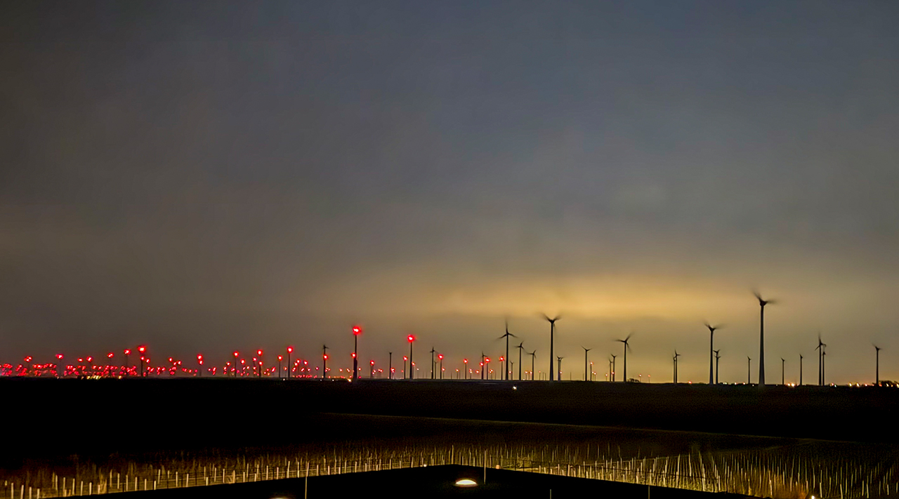 BNK-Technologie beendet Dauerblinken von Windrädern in der Nacht