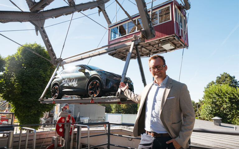 Eine Runde Zukunft, bitte: CUPRA inszeniert urbane Mobilität am Wahrzeichen Wiens