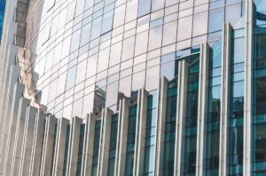 Multinationale Versicherungsprogramme: Warum globale Unternehmen mehr brauchen als lokale Polizzen