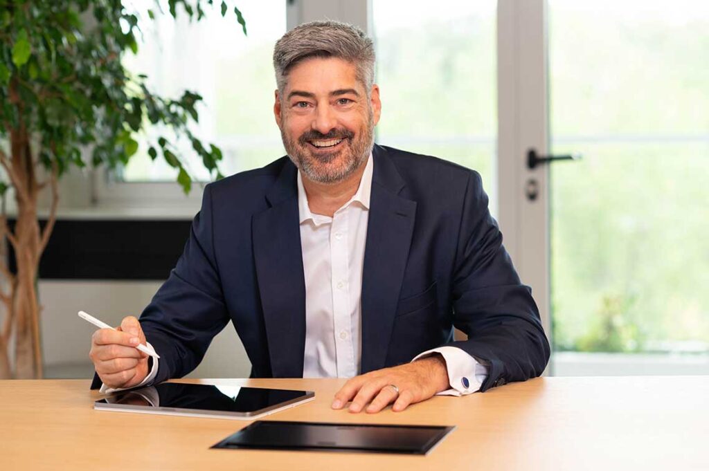 Transformation beginnt nicht mit Technologie
Warum das Paperless Office der ACREDIA Group nicht der Anfang der Digitalisierung ist, sondern das sichtbare Ergebnis einer Transformation, die Jahre zuvor begonnen hat.
