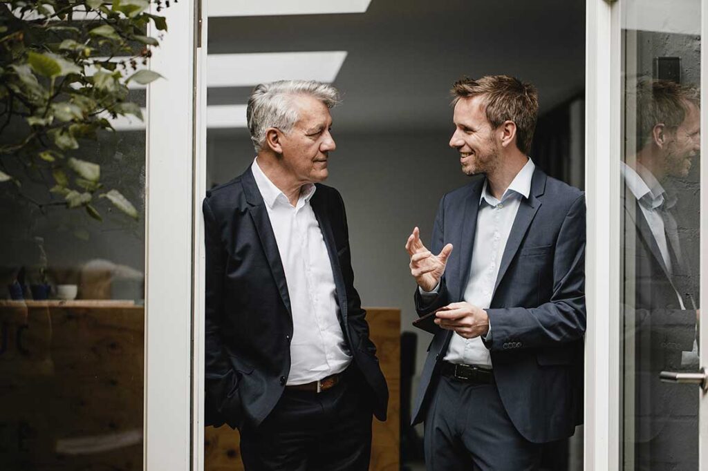 Erfolgreich im Beruf. Klarheit beim Vermögen. Ein ExchangeTradedFonds auf den MSCI World kann ein sinnvoller Baustein der Geldanlage sein. Doch wer sein Vermögen langfristig strukturieren möchte, braucht mehr als ein Wertpapier und gelegentlich einen Blick ins Depot.