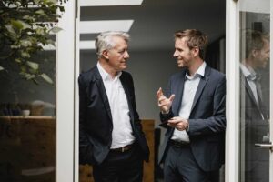 Erfolgreich im Beruf. Klarheit beim Vermögen. Ein ExchangeTradedFonds auf den MSCI World kann ein sinnvoller Baustein der Geldanlage sein. Doch wer sein Vermögen langfristig strukturieren möchte, braucht mehr als ein Wertpapier und gelegentlich einen Blick ins Depot.